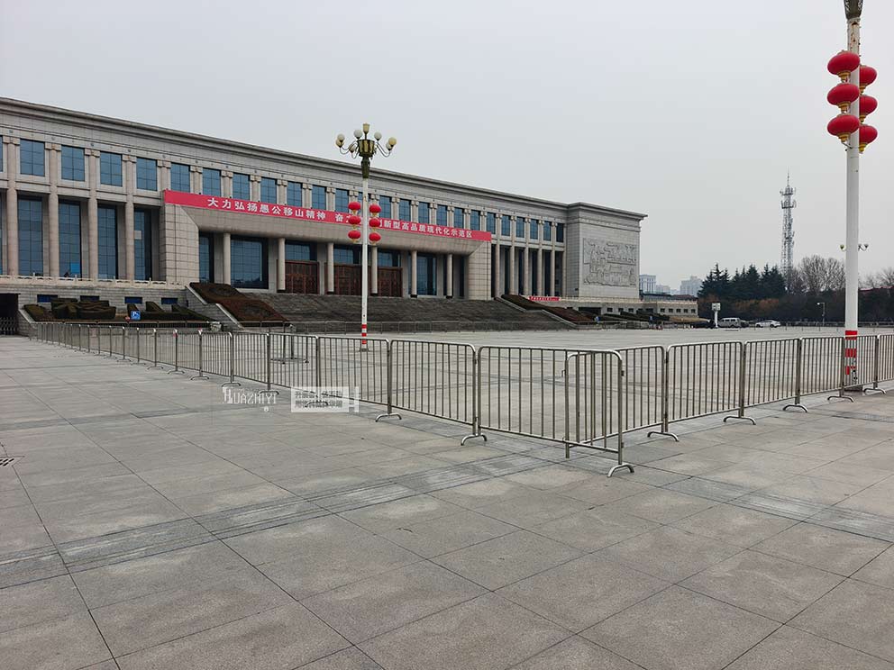 鄭州鐵馬護(hù)欄出租提供不銹鋼護(hù)欄助力濟(jì)源元宵文藝匯演