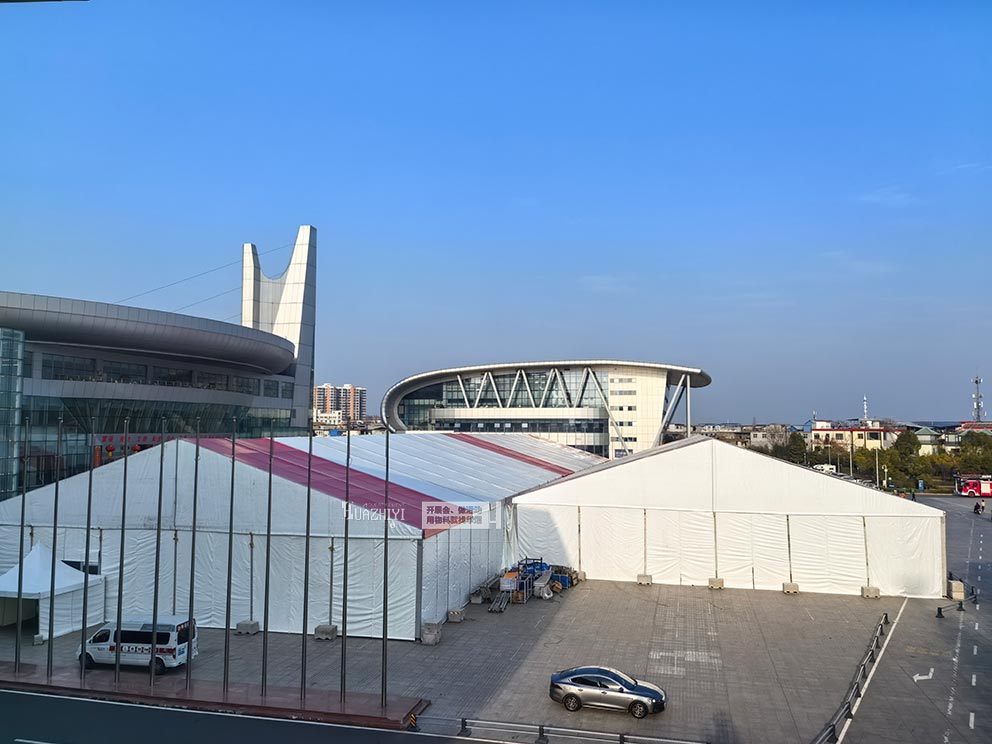 華熠篷房租賃公司在南陽(yáng)搭建家博會(huì)展銷(xiāo)會(huì)篷房