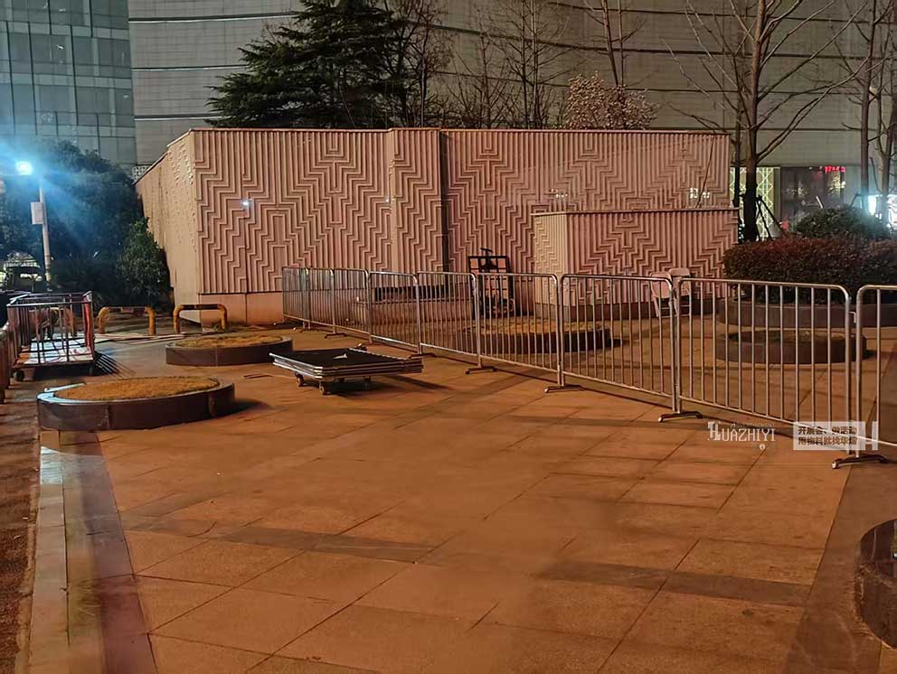 華熠鐵馬護欄租賃布置購物中心外圍護欄