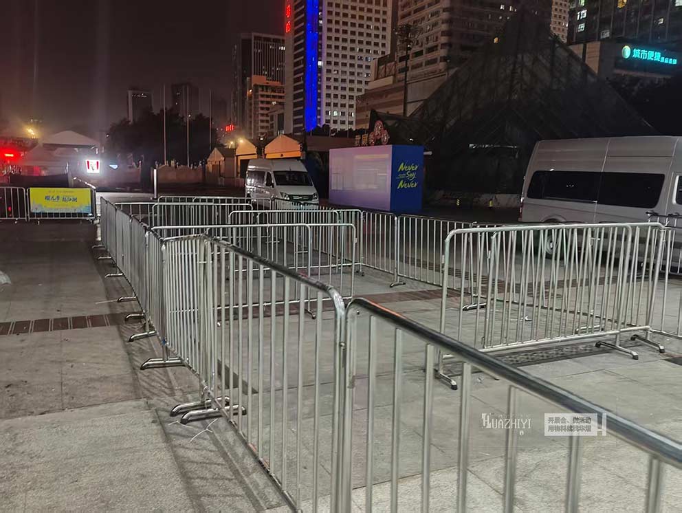 華熠鐵馬護欄租賃布置購物中心外圍護欄