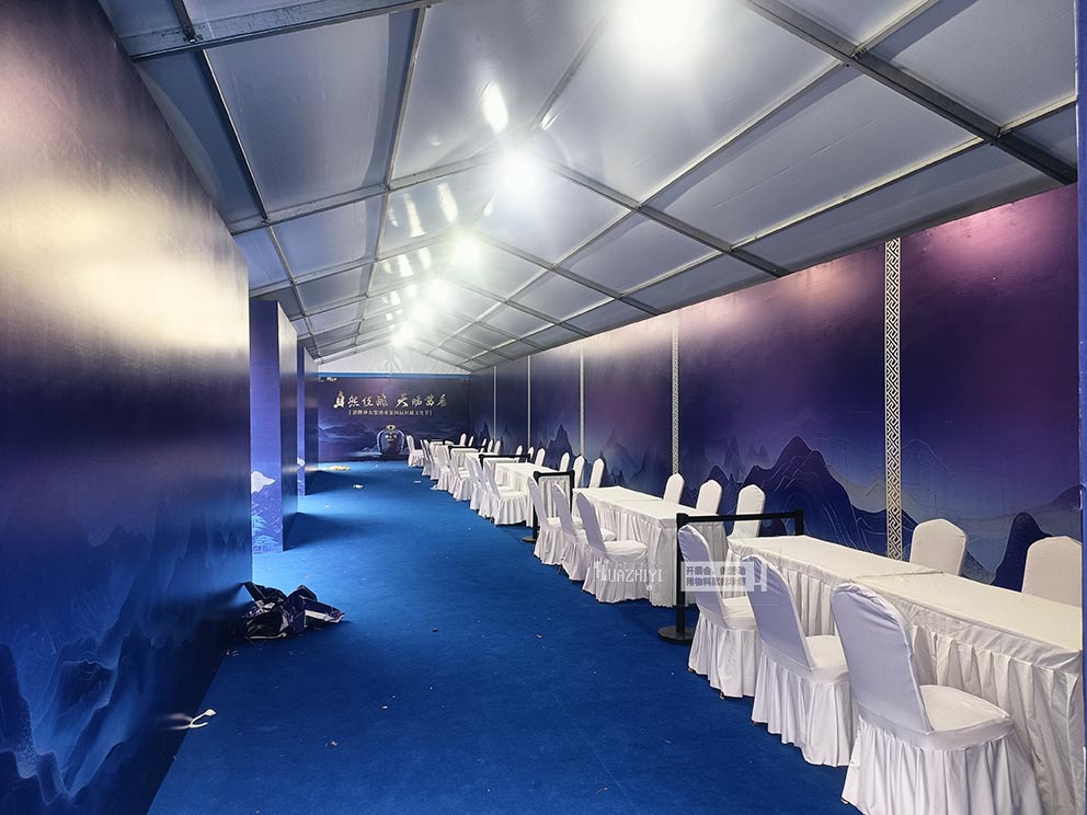 華熠桌椅出租搭配白色椅套整潔干凈