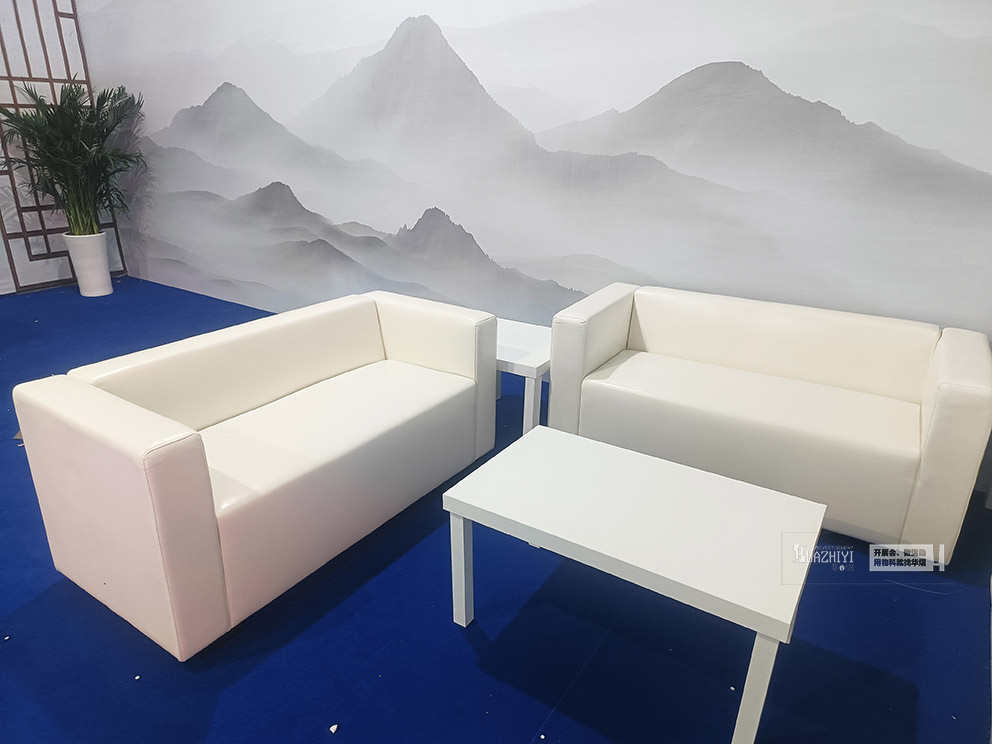 華熠沙發(fā)出租推出新產(chǎn)品:白色皮質(zhì)雙人沙發(fā)