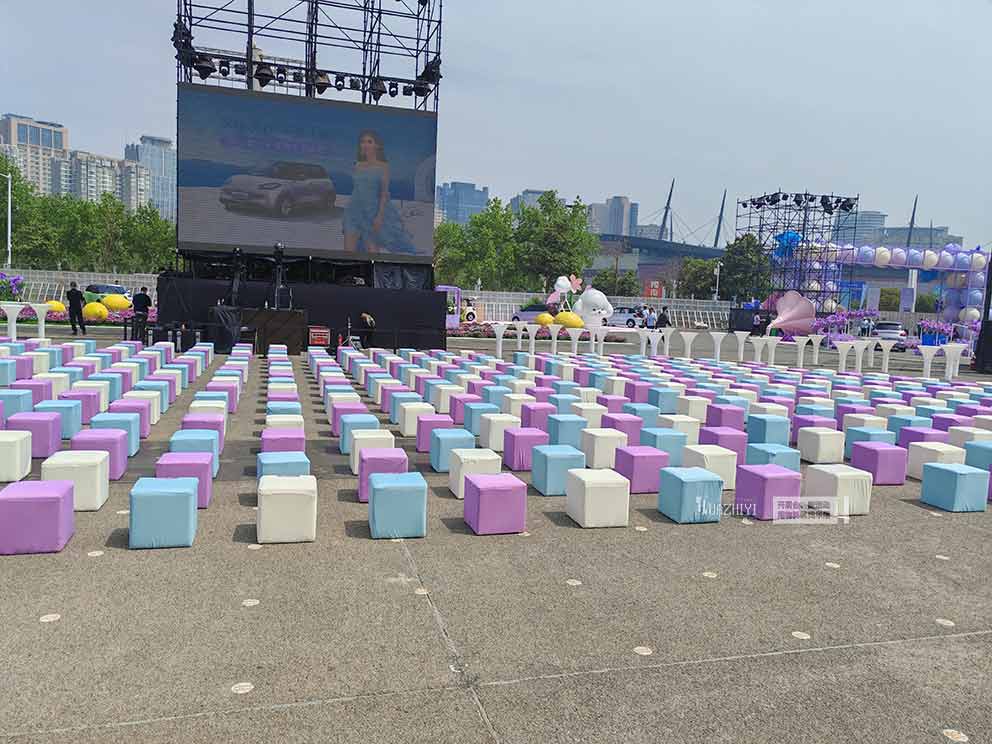 華熠桌椅出租推薦一款獨特的產品—發(fā)光桌椅