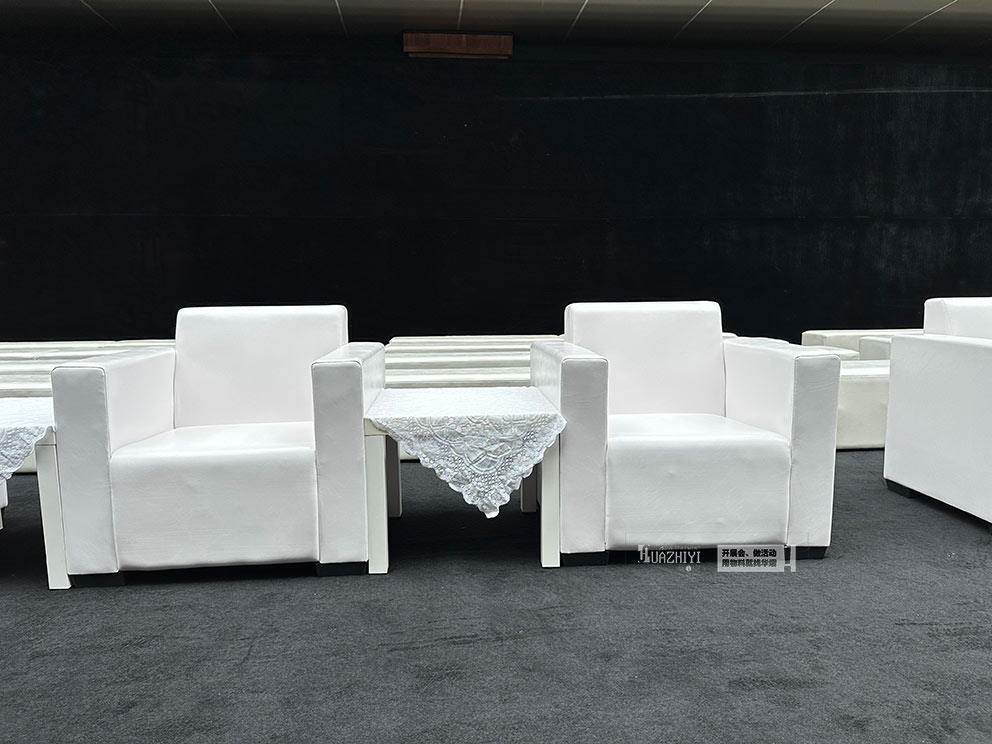 華熠沙發(fā)租賃提供布置走秀活動皮質(zhì)沙發(fā)條