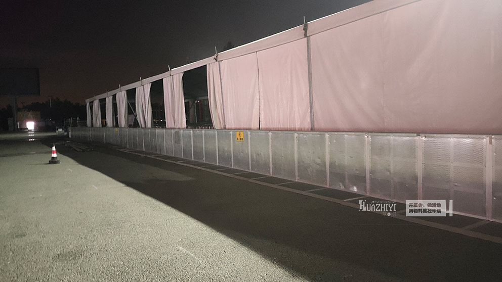 華熠鐵馬護(hù)欄租賃公司提供布置會展中心安檢處防爆欄