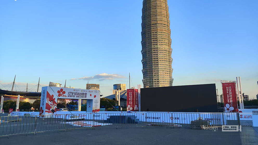 華熠鐵馬護欄租賃公司布置如意湖氣球挑戰(zhàn)賽現(xiàn)場