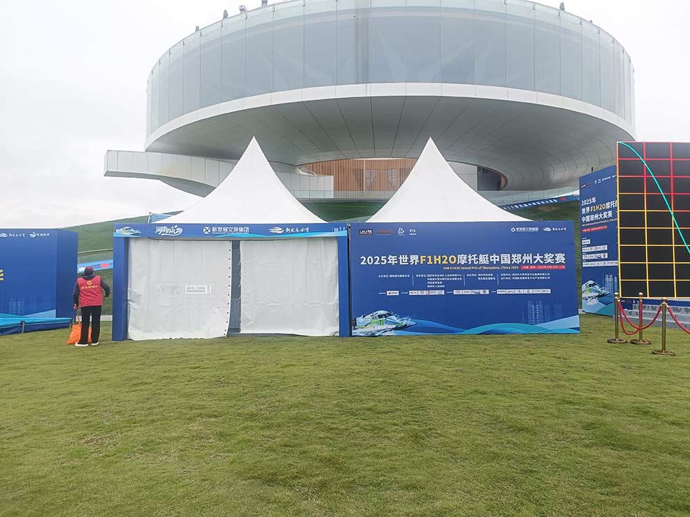 2025年世界F1H2O摩托艇中國鄭州大獎(jiǎng)賽，華熠鐵馬護(hù)欄篷房出租進(jìn)行布場(chǎng)