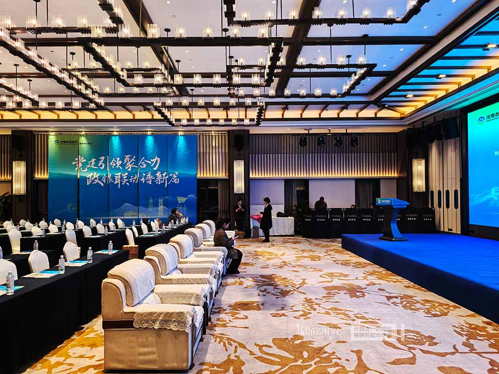 農(nóng)商銀行簽約儀式，洛陽桌椅沙發(fā)出租助力場(chǎng)地布置