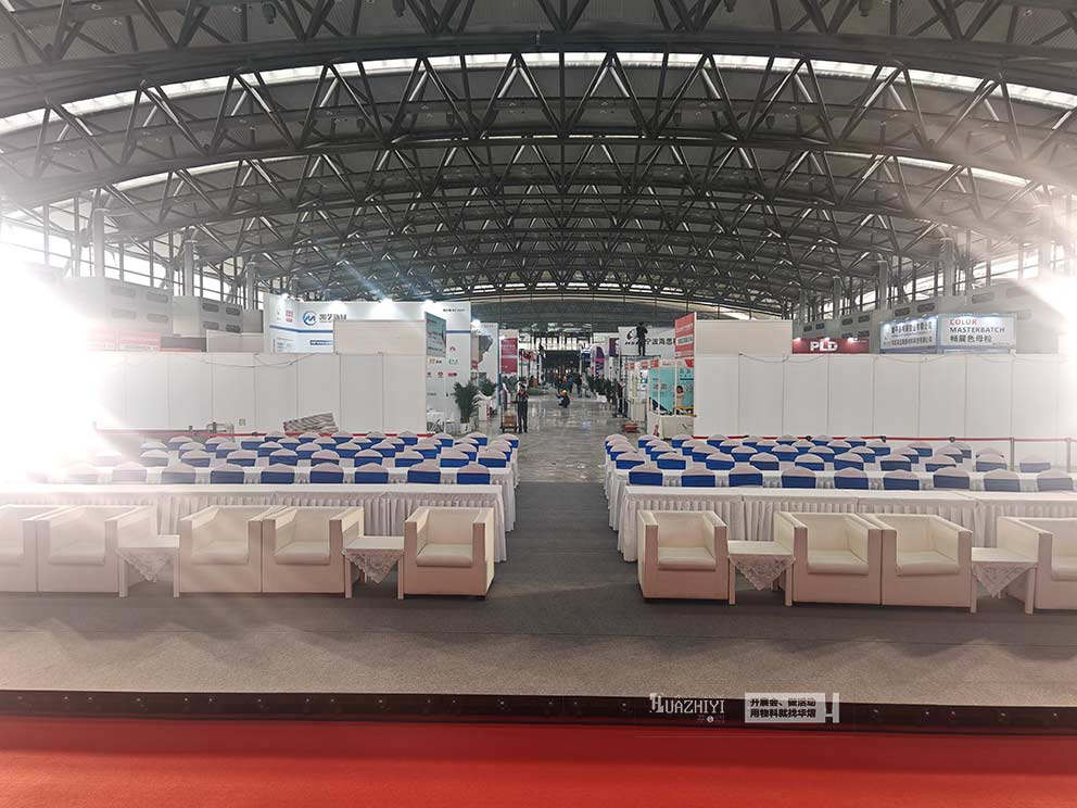 2026新疆國際塑料產(chǎn)業(yè)博覽會，華熠沙發(fā)桌椅出租助力布場